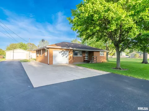 13324 Cedar St, Manito, IL 61546