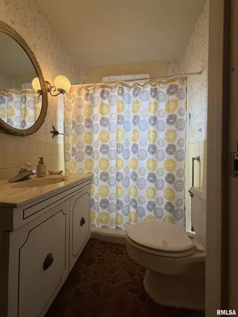 Bath - 703 E Polk St, Cuba, IL 61427 photo 1 of 3