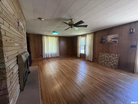 Living - 703 E Polk St, Cuba, IL 61427 photo 4 of 7