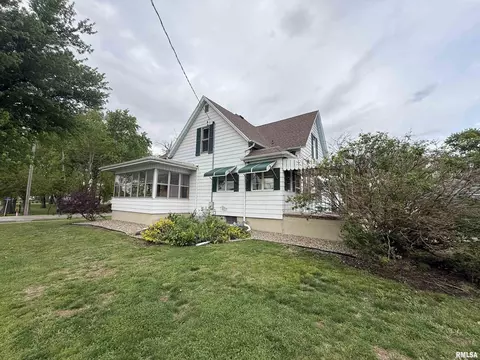 Exterior - 703 E Polk St, Cuba, IL 61427 photo 2 of 11