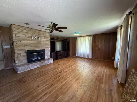 Living - 703 E Polk St, Cuba, IL 61427 photo 7 of 7