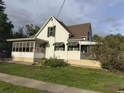 703 E Polk St, Cuba, IL 61427