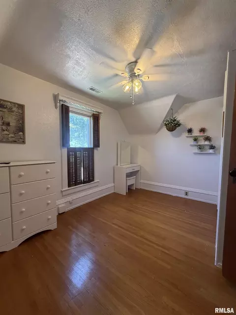 Bedroom - 703 E Polk St, Cuba, IL 61427 photo 10 of 12
