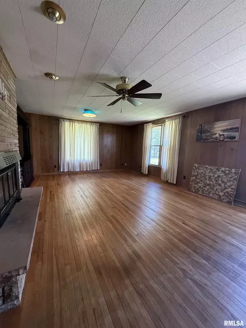 Living - 703 E Polk St, Cuba, IL 61427 photo 5 of 7