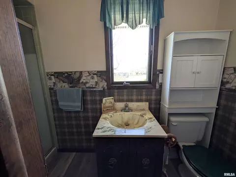 Bath - 449 E Oak St, Washburn, IL 61570 photo 1 of 8