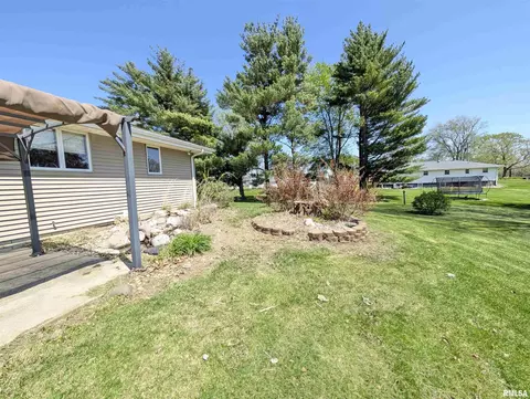 Exterior - 449 E Oak St, Washburn, IL 61570 photo 11 of 20
