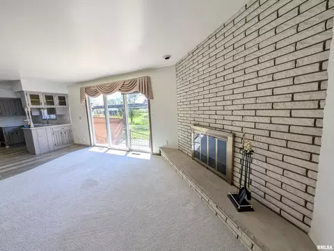 Living - 449 E Oak St, Washburn, IL 61570 photo 6 of 10