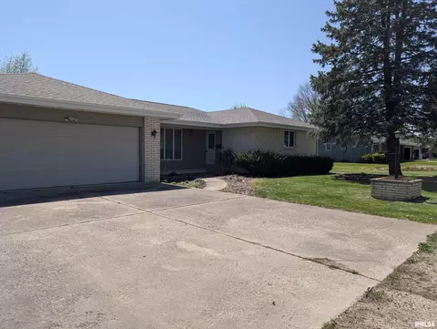 Exterior - 449 E Oak St, Washburn, IL 61570 photo 4 of 20
