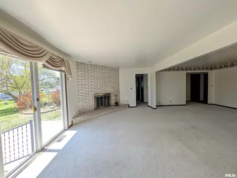 Living - 449 E Oak St, Washburn, IL 61570 photo 10 of 10