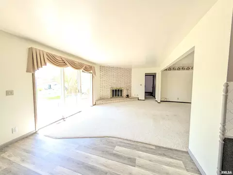 Living - 449 E Oak St, Washburn, IL 61570 photo 3 of 10
