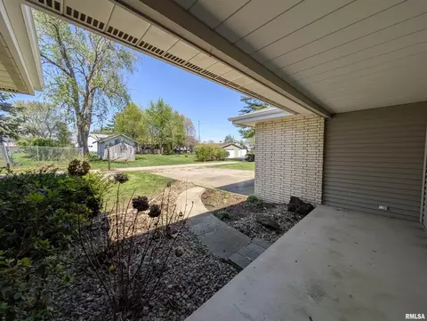 Exterior - 449 E Oak St, Washburn, IL 61570 photo 9 of 20