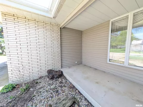 Exterior - 449 E Oak St, Washburn, IL 61570 photo 6 of 20