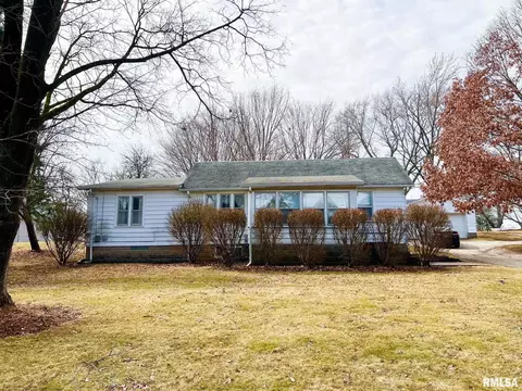 1010 S Main St, Eureka, IL 61530