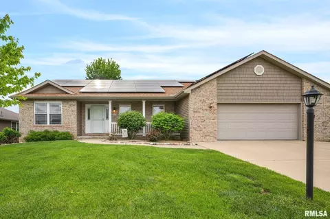800 Simon St, Washington, IL 61571