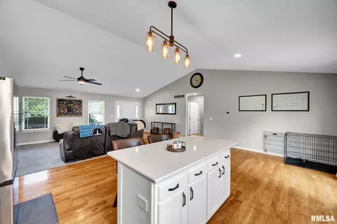 800 Simon St, Washington, IL 61571 photo 8