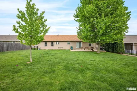 800 Simon St, Washington, IL 61571 photo 37
