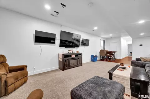 800 Simon St, Washington, IL 61571 photo 27