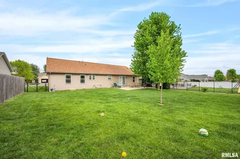 800 Simon St, Washington, IL 61571 photo 38