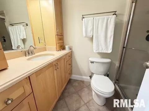 Bath - 65 Carriage Hl, Macomb, IL 61455 photo 2 of 3