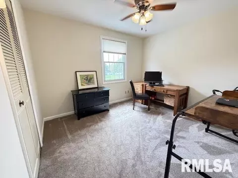 Bedroom - 65 Carriage Hl, Macomb, IL 61455 photo 4 of 6