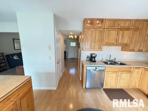 Entry Way - 65 Carriage Hl, Macomb, IL 61455 photo 2 of 2