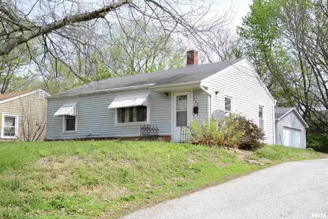 325 S White St, Macomb, IL 61455