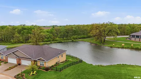 43 Lakeland Park Dr, Canton, IL 61520