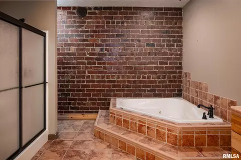 Bath - 421 E Webster St, Benton, IL 62812 photo 6 of 7