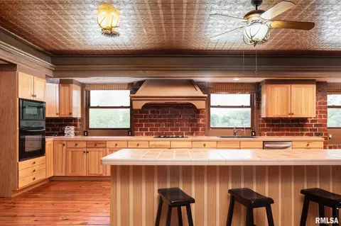 Kitchen - 421 E Webster St, Benton, IL 62812 photo 5 of 8