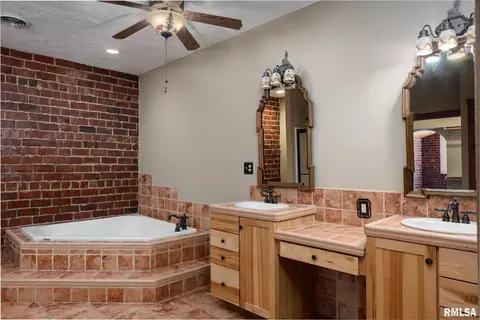Bath - 421 E Webster St, Benton, IL 62812 photo 5 of 7