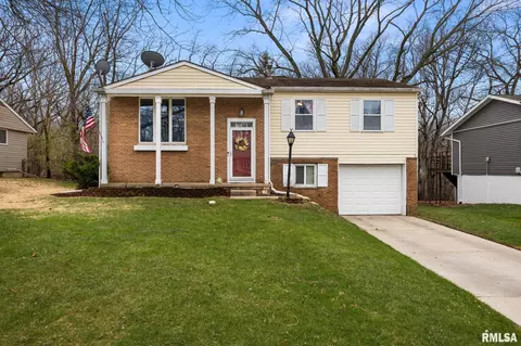 2320 W Winnebago Dr, Peoria, IL 61614
