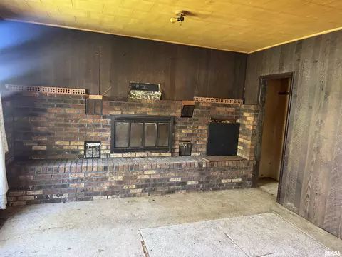 806 E Main St, Cuba, IL 61427 photo 4