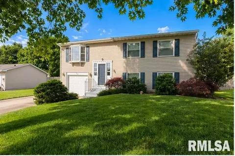 252 Briargate Rd, Washington, IL 61571
