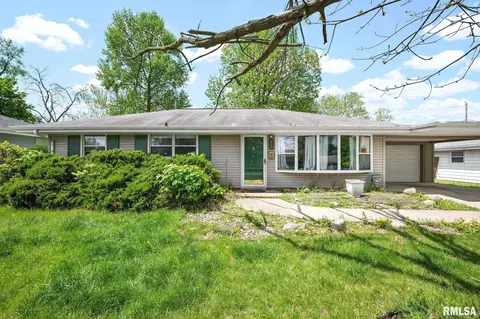 2119 N Wellington Dr, Peoria, IL 61604