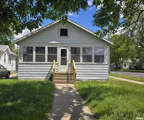1230 Summer St, Pekin, IL 61554