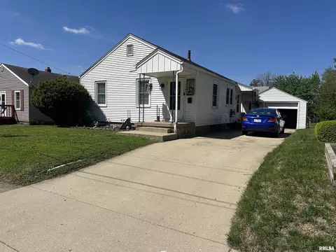 270 Thompson Ct, Canton, IL 61520