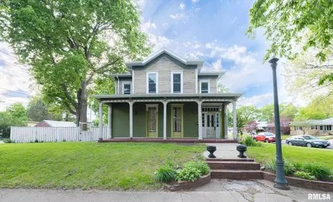 715 N 4th St, Pekin, IL 61554