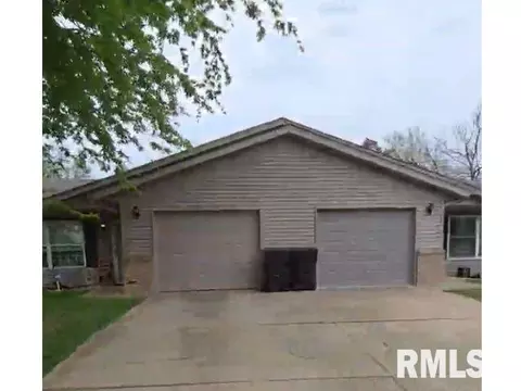 103-105 Argo St, Washington, IL 61571
