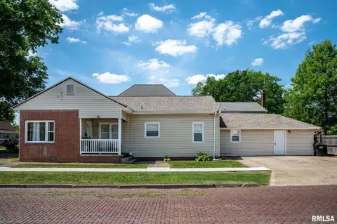 325 S Webster St, Harrisburg, IL 62946