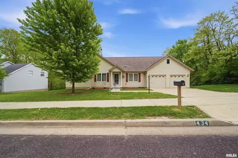 1434 W Tiffany Dr, Peoria, IL 61614