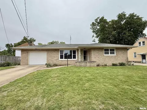 1105 S 6th St, Pekin, IL 61554