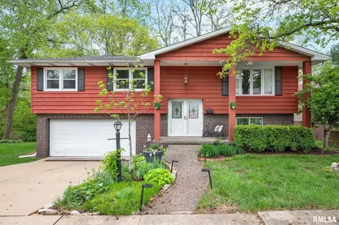 1604 W Devereux Dr, Peoria, IL 61614