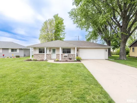 3819 S Paramount Rd, Bartonville, IL 61607