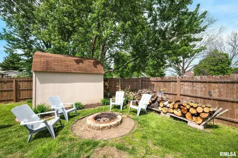 Exterior - 2129 Marigold Dr, Pekin, IL 61554 photo 7 of 7