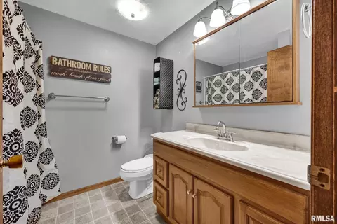 Bath - 2129 Marigold Dr, Pekin, IL 61554 photo 2 of 2