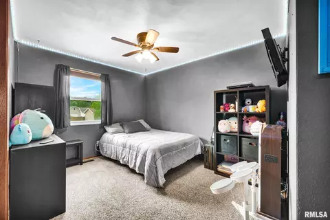 Bedroom - 2129 Marigold Dr, Pekin, IL 61554 photo 2 of 3