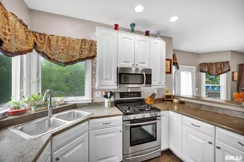 Kitchen - 626 N Marcus Ct, Chillicothe, IL 61523 photo 3 of 4