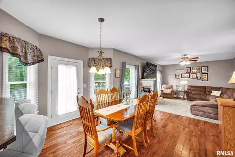 Dining - 626 N Marcus Ct, Chillicothe, IL 61523 photo 2 of 2