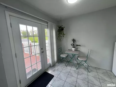 Entry Way - 30 Richmond Rd, Macomb, IL 61455 photo 4 of 4