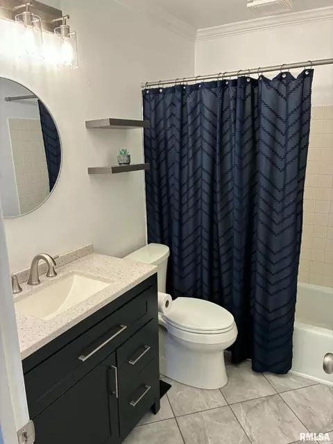 Bath - 30 Richmond Rd, Macomb, IL 61455 photo 1 of 2